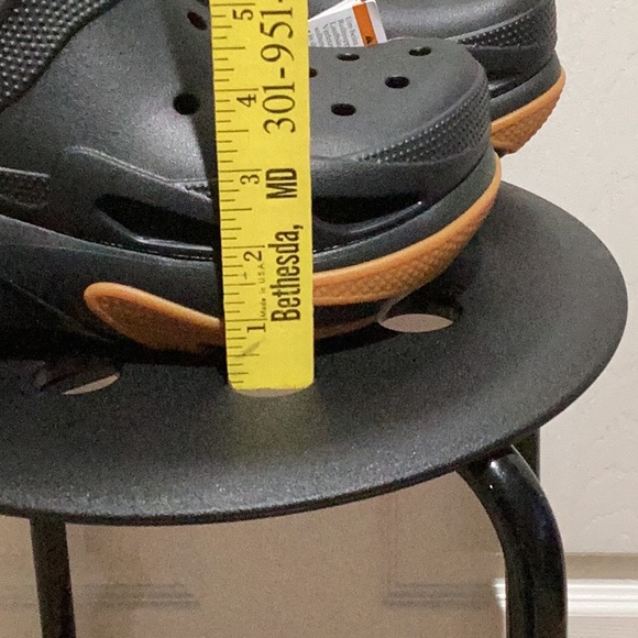 CROCS Bubble Crush Clog - Size 9 - Picture 5 of 8